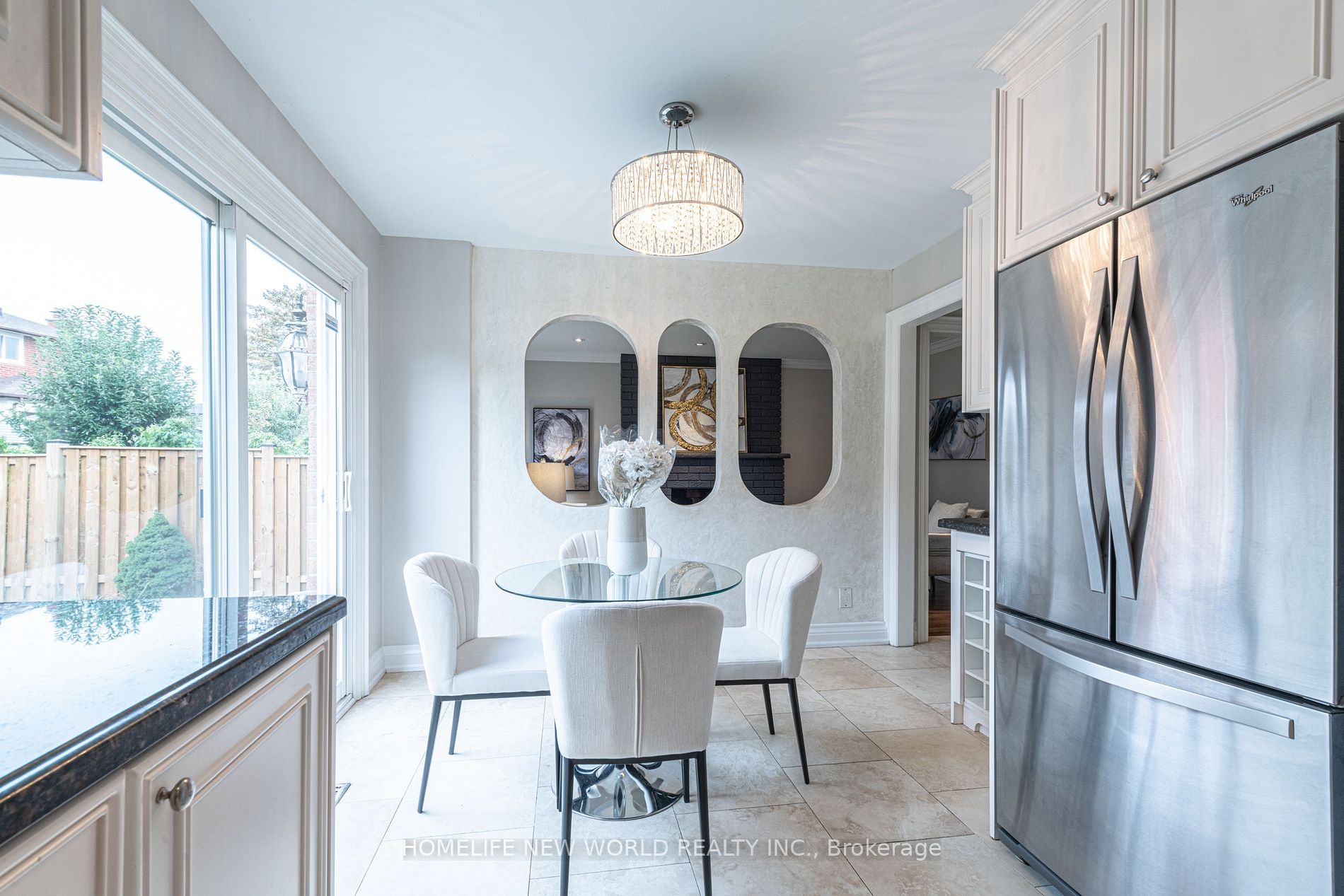271 Paisley Blvd W