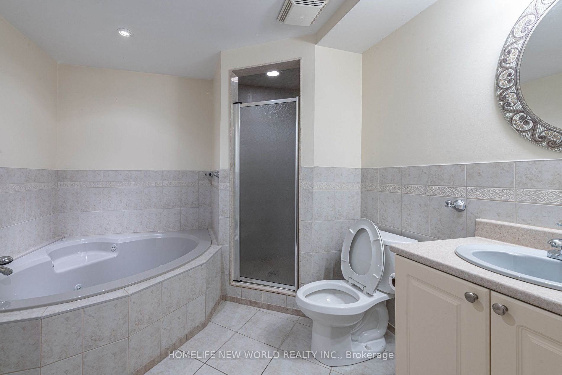271 Paisley Blvd W