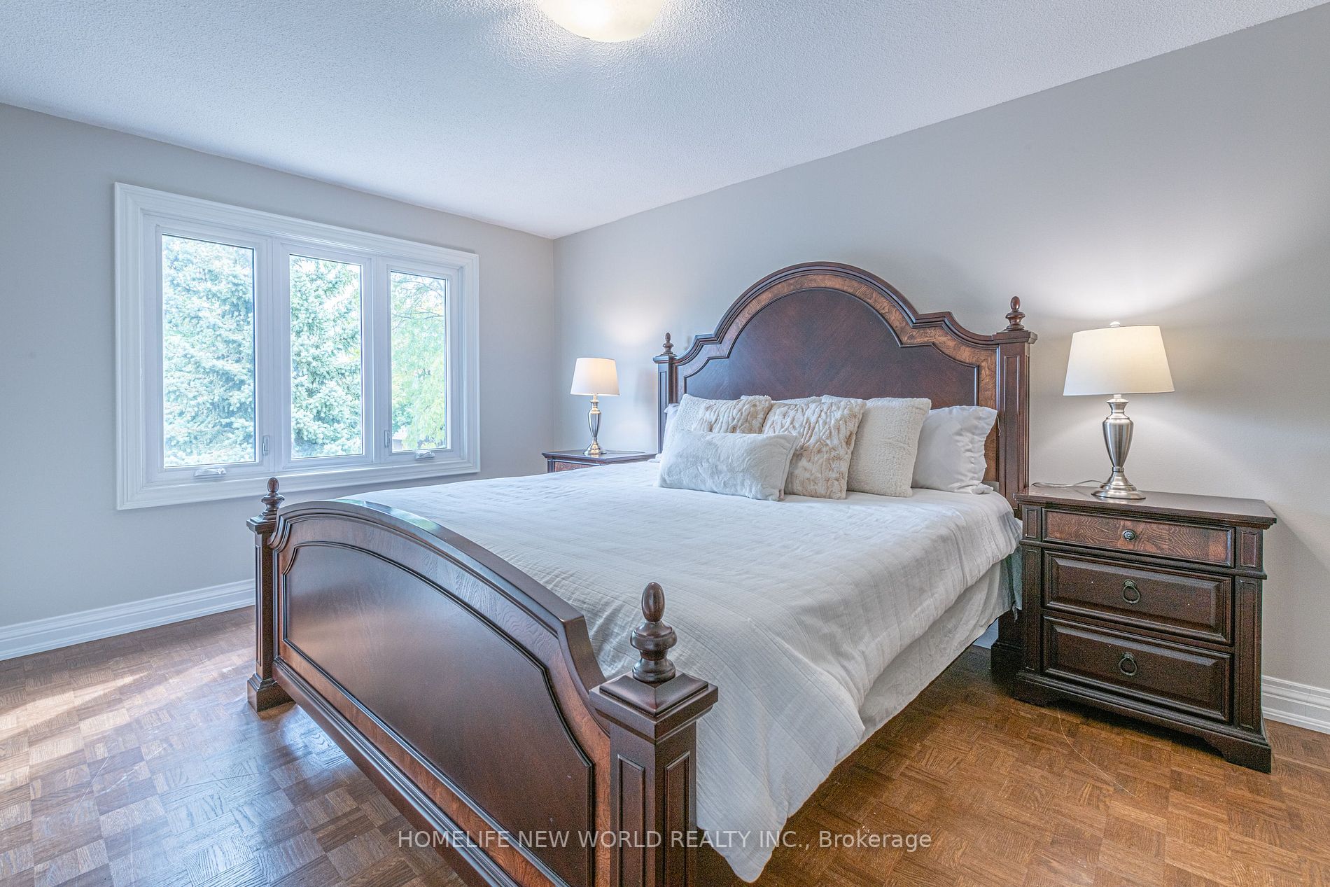 271 Paisley Blvd W