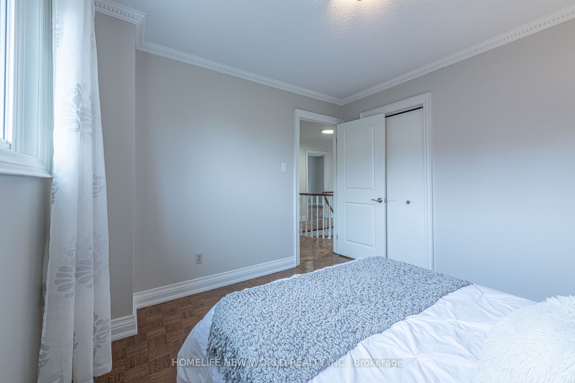 271 Paisley Blvd W