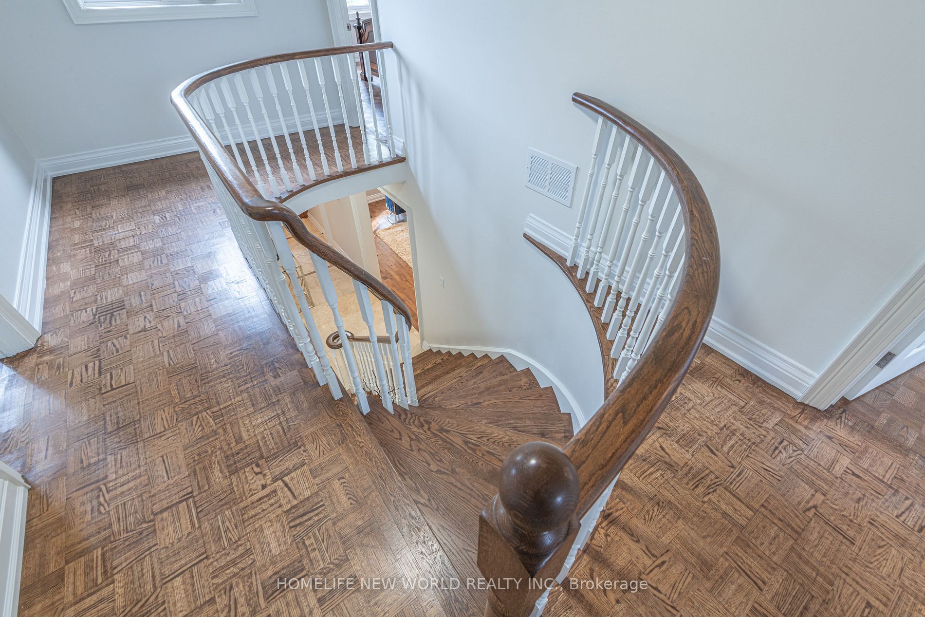 271 Paisley Blvd W