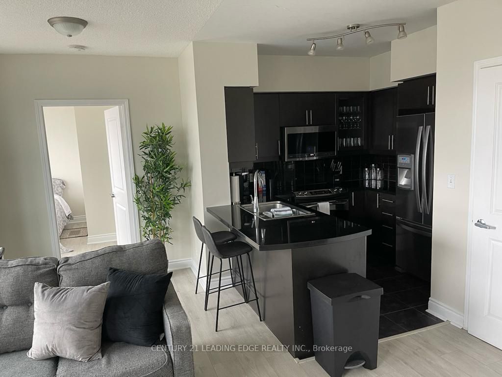 1900 Lakeshore Blvd W, #303