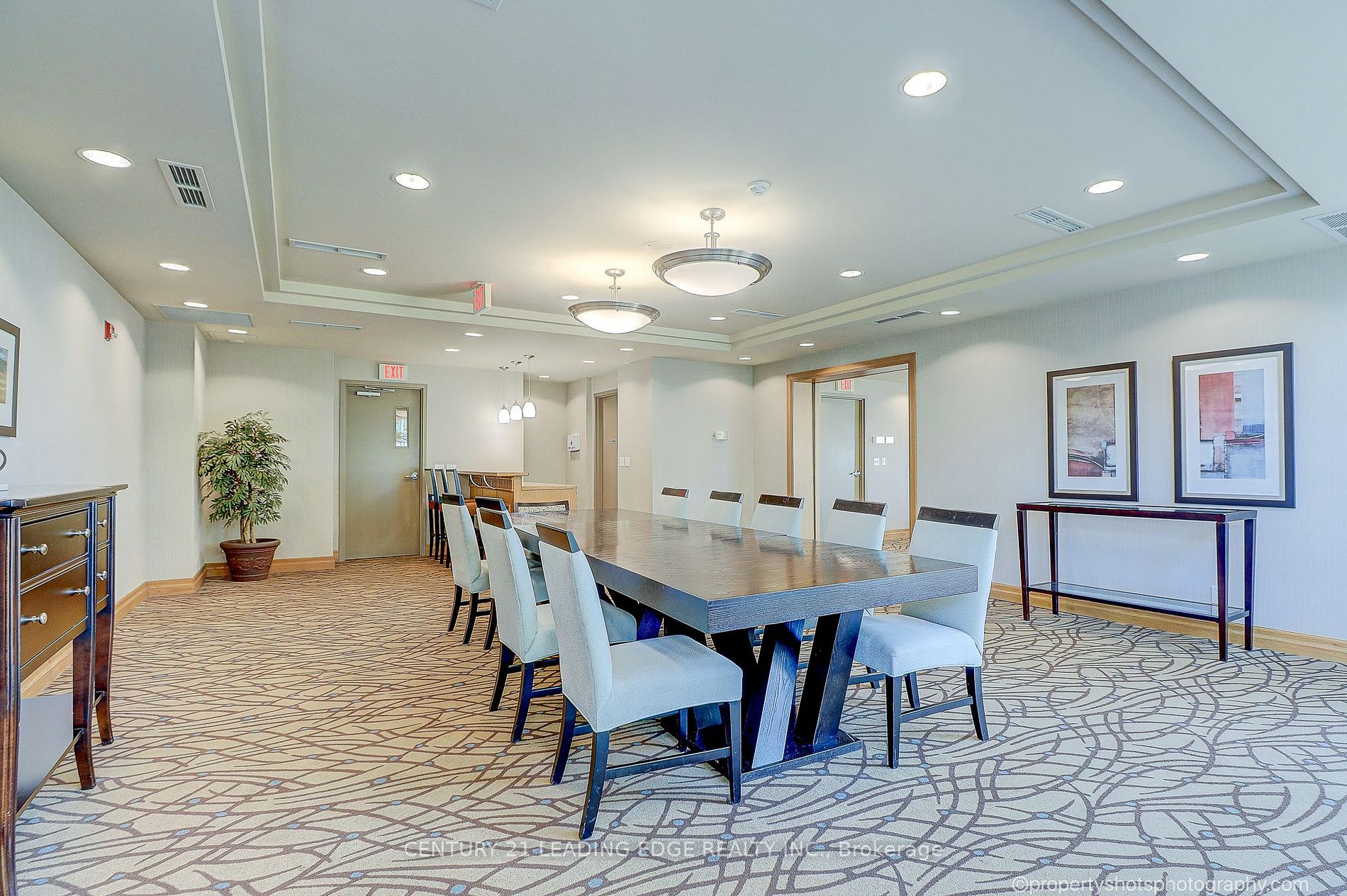 1900 Lakeshore Blvd W, #303