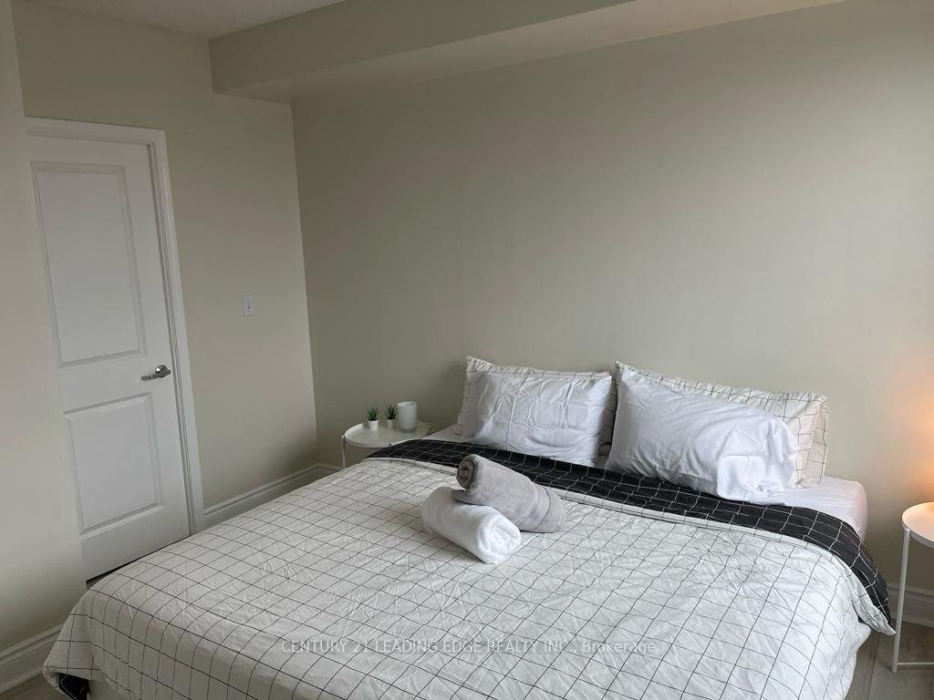 1900 Lakeshore Blvd W, #303