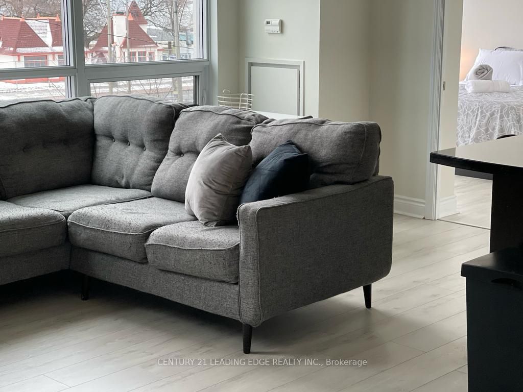 1900 Lakeshore Blvd W, #303