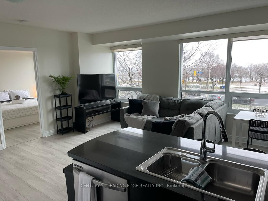 1900 Lakeshore Blvd W, #303