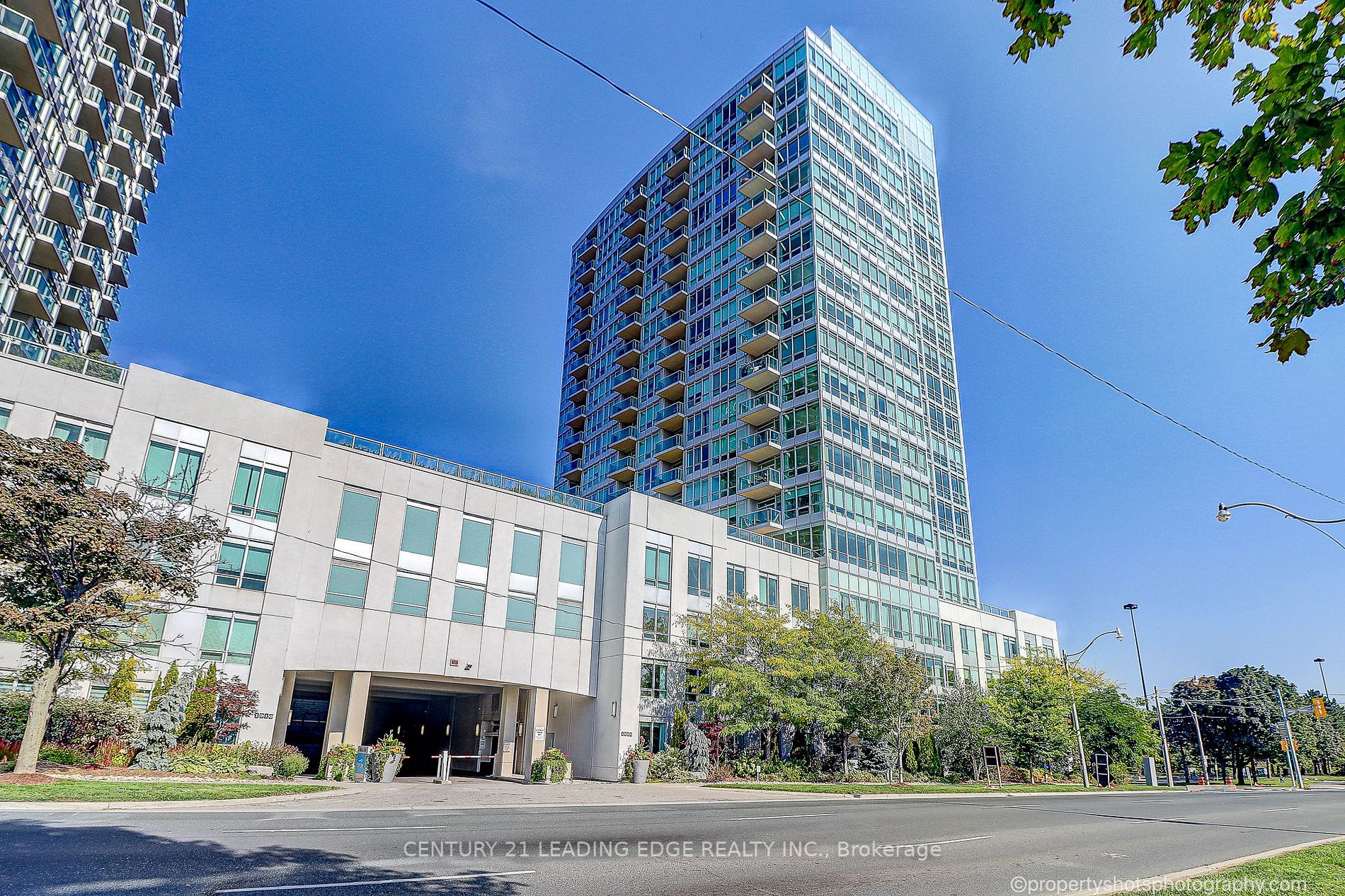 1900 Lakeshore Blvd W, #303