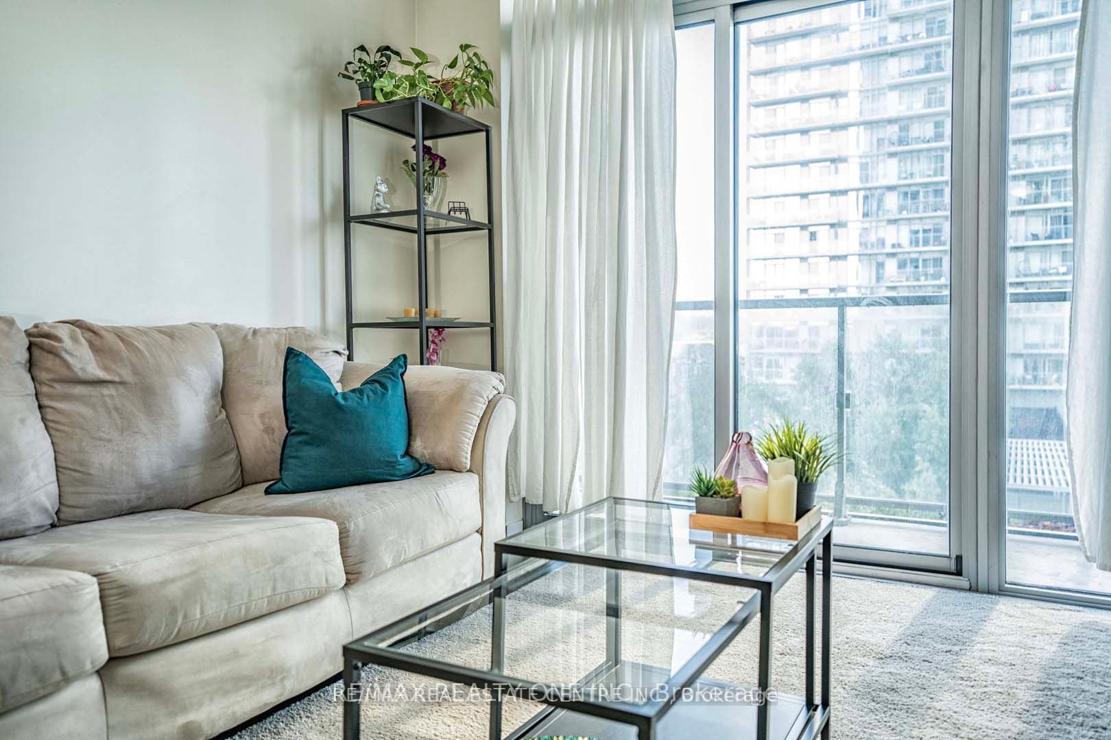 105 The Queensway Ave, #415
