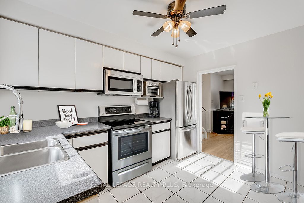 2116 Truscott Dr