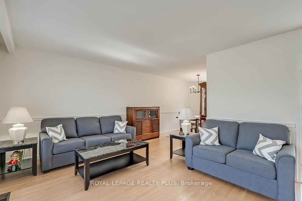 2116 Truscott Dr