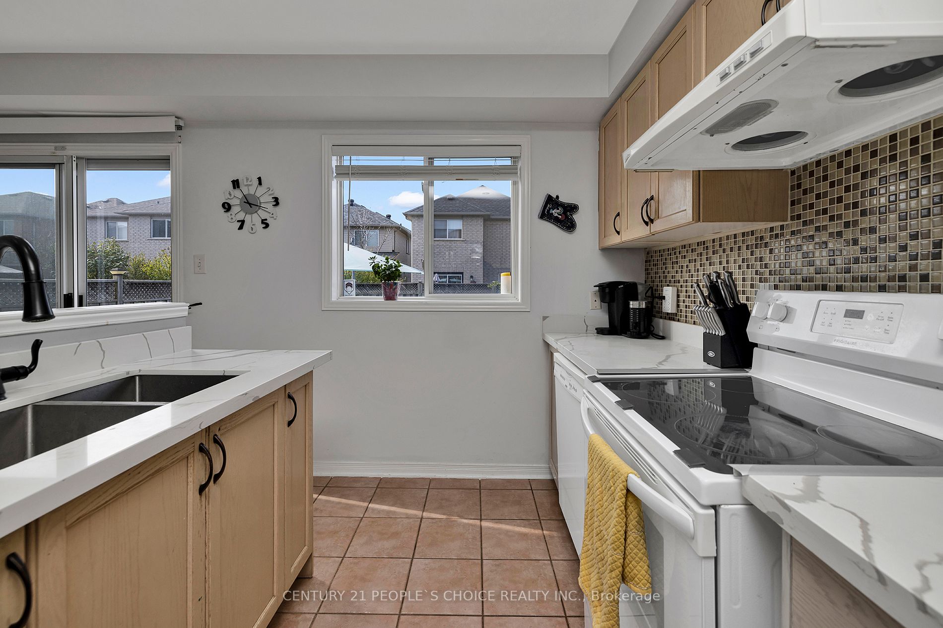 32 Frank Johnston Rd