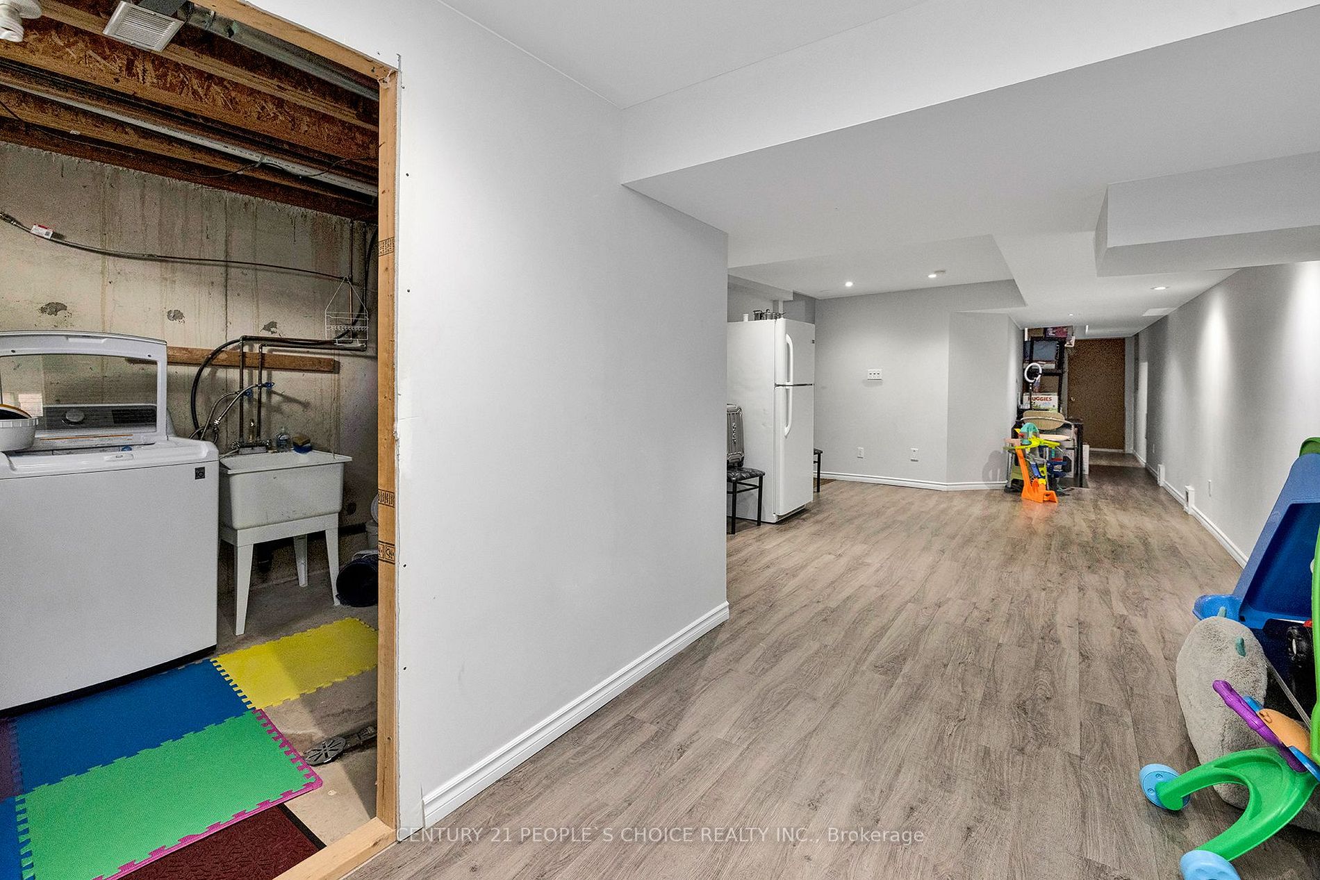 32 Frank Johnston Rd