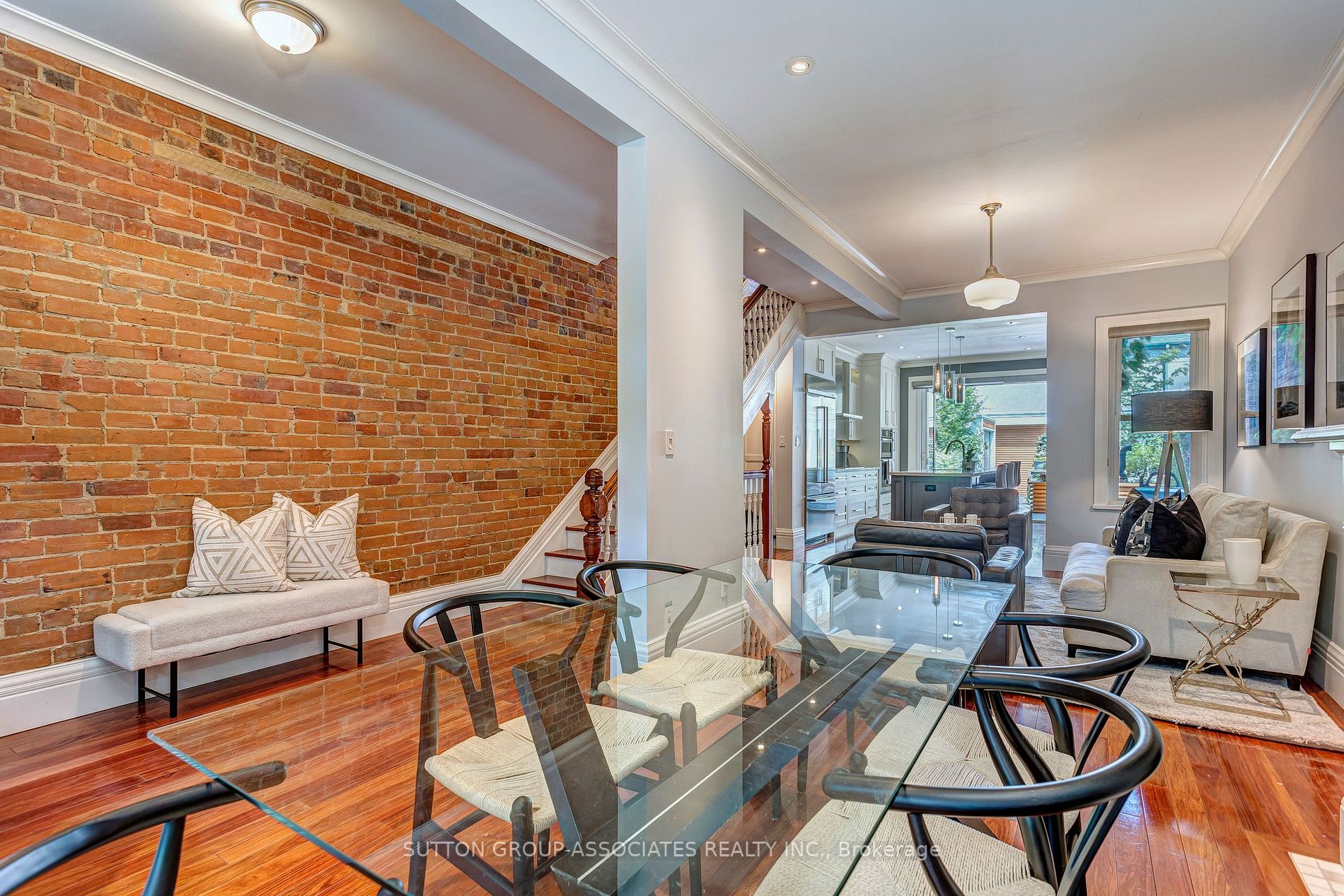 159 Sorauren Ave