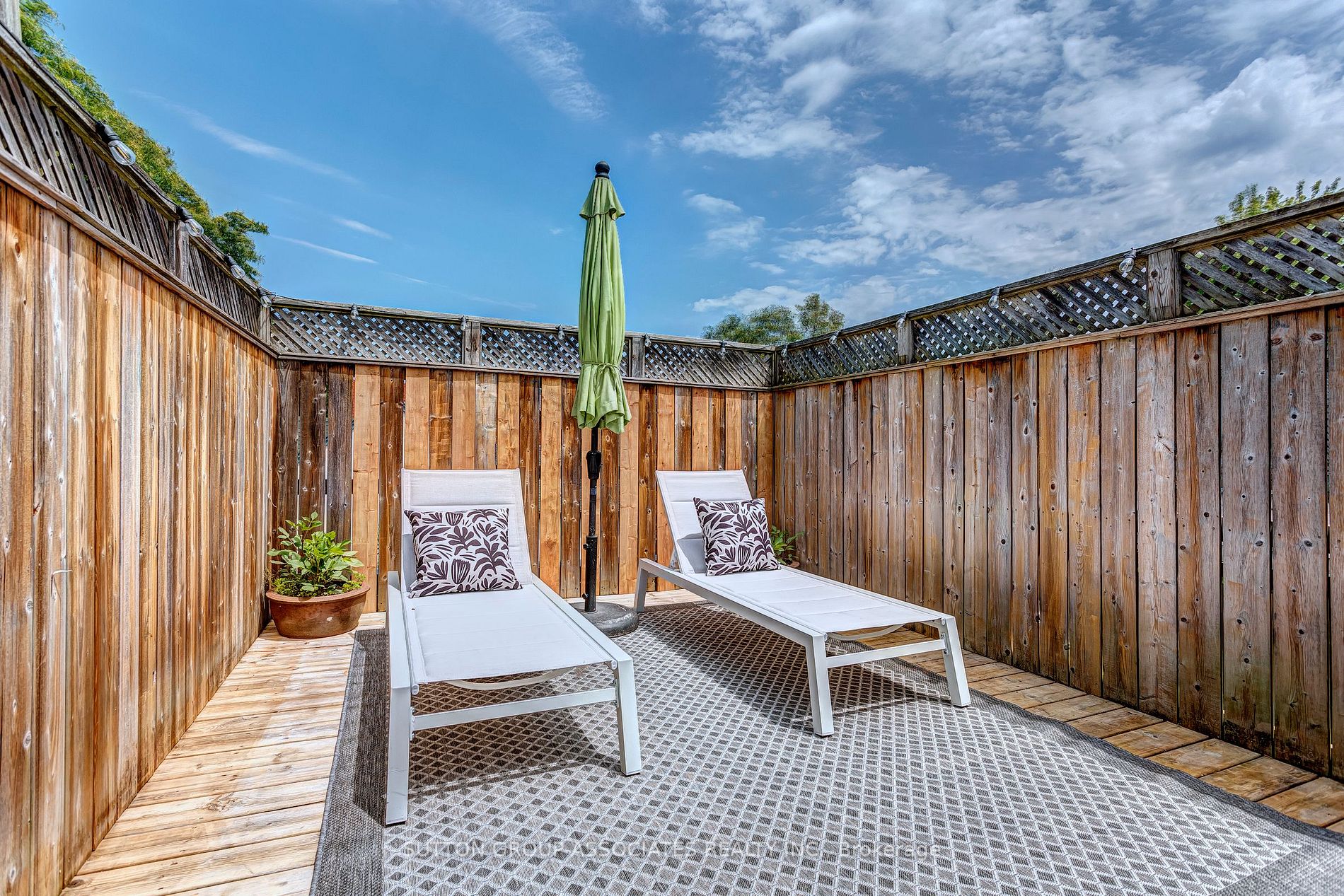 159 Sorauren Ave