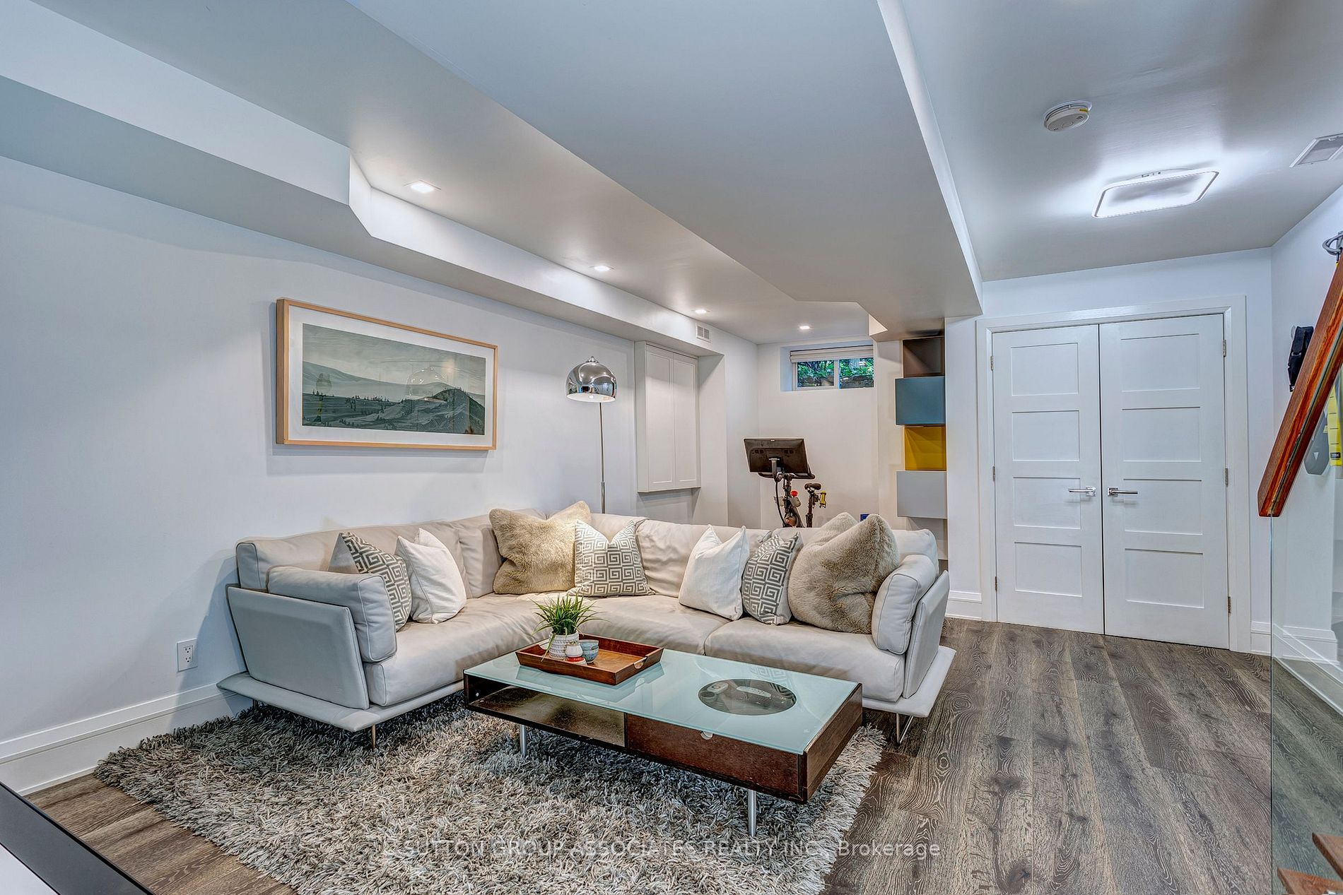 159 Sorauren Ave