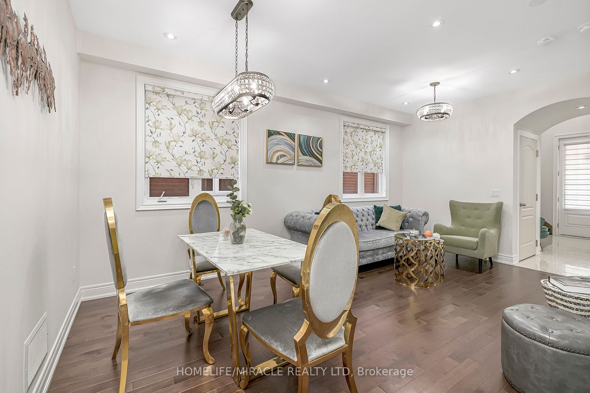 29 Sinatra St