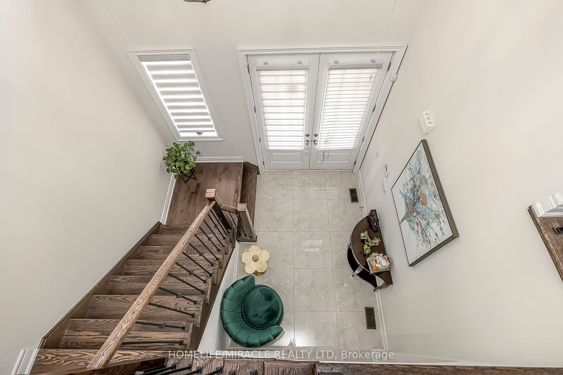 29 Sinatra St