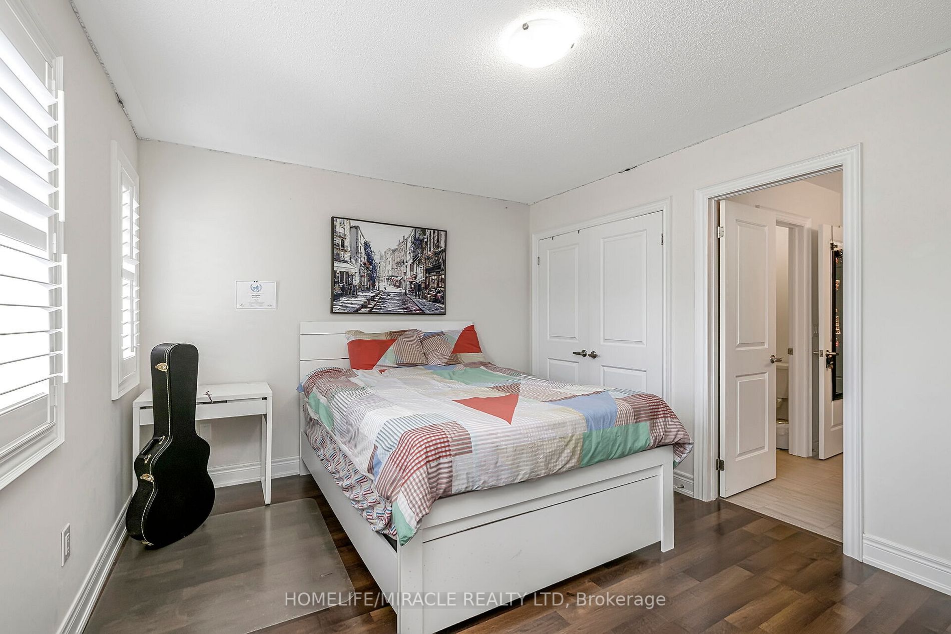 29 Sinatra St