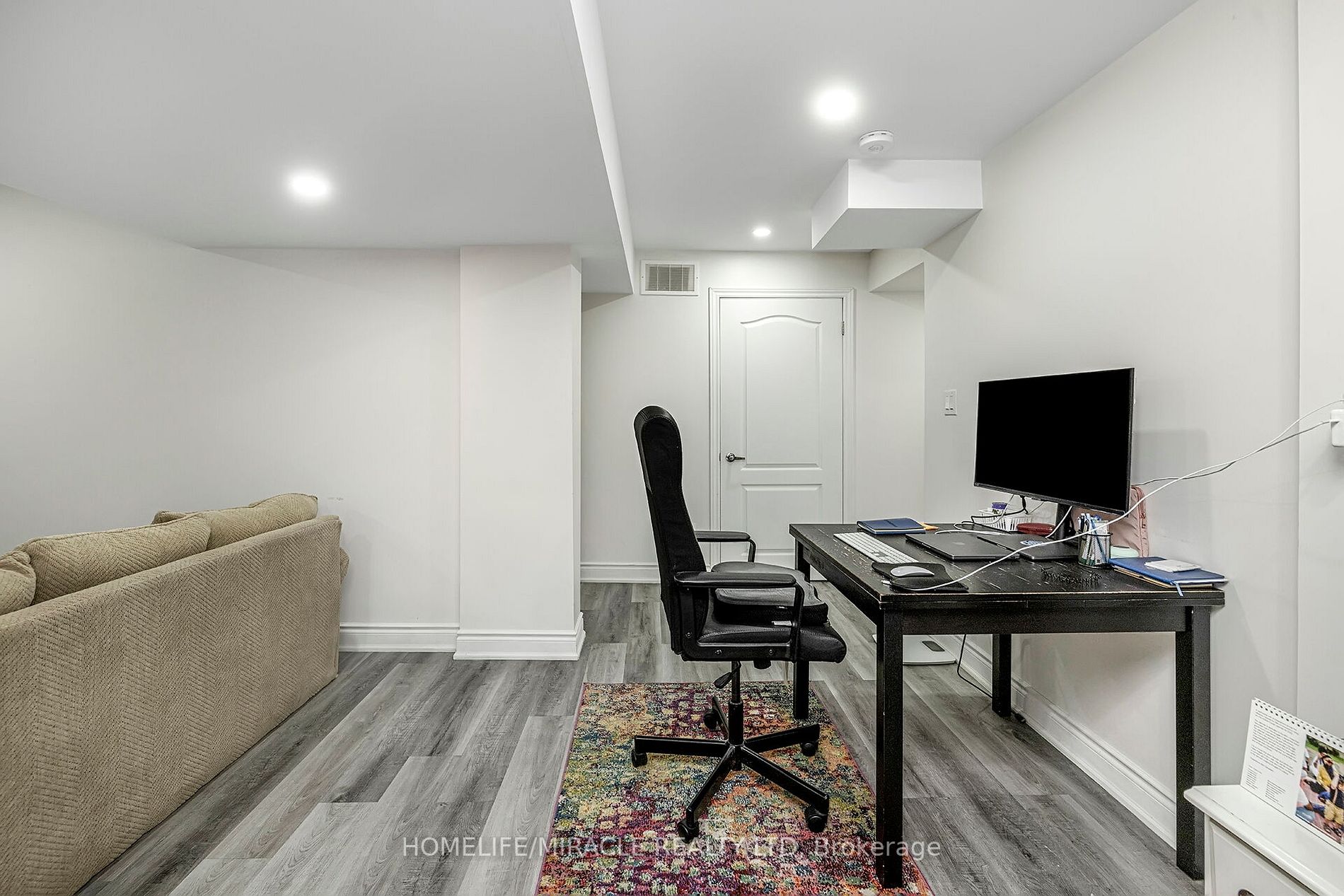 29 Sinatra St