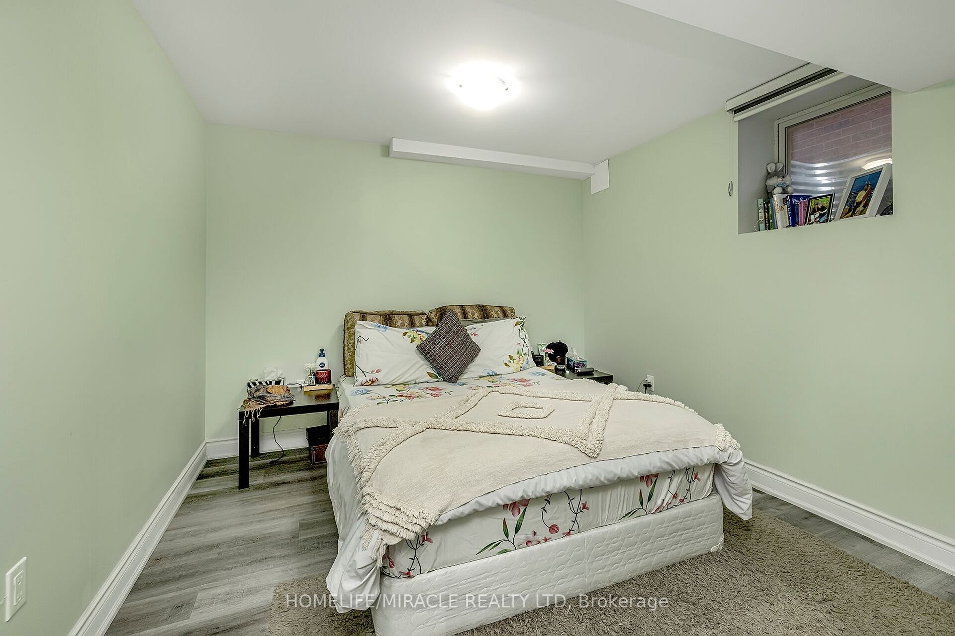 29 Sinatra St