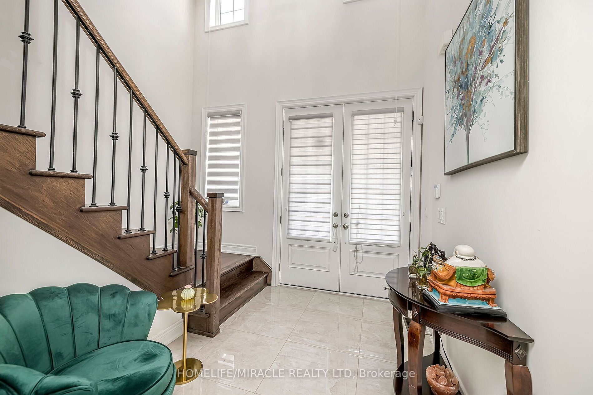 29 Sinatra St