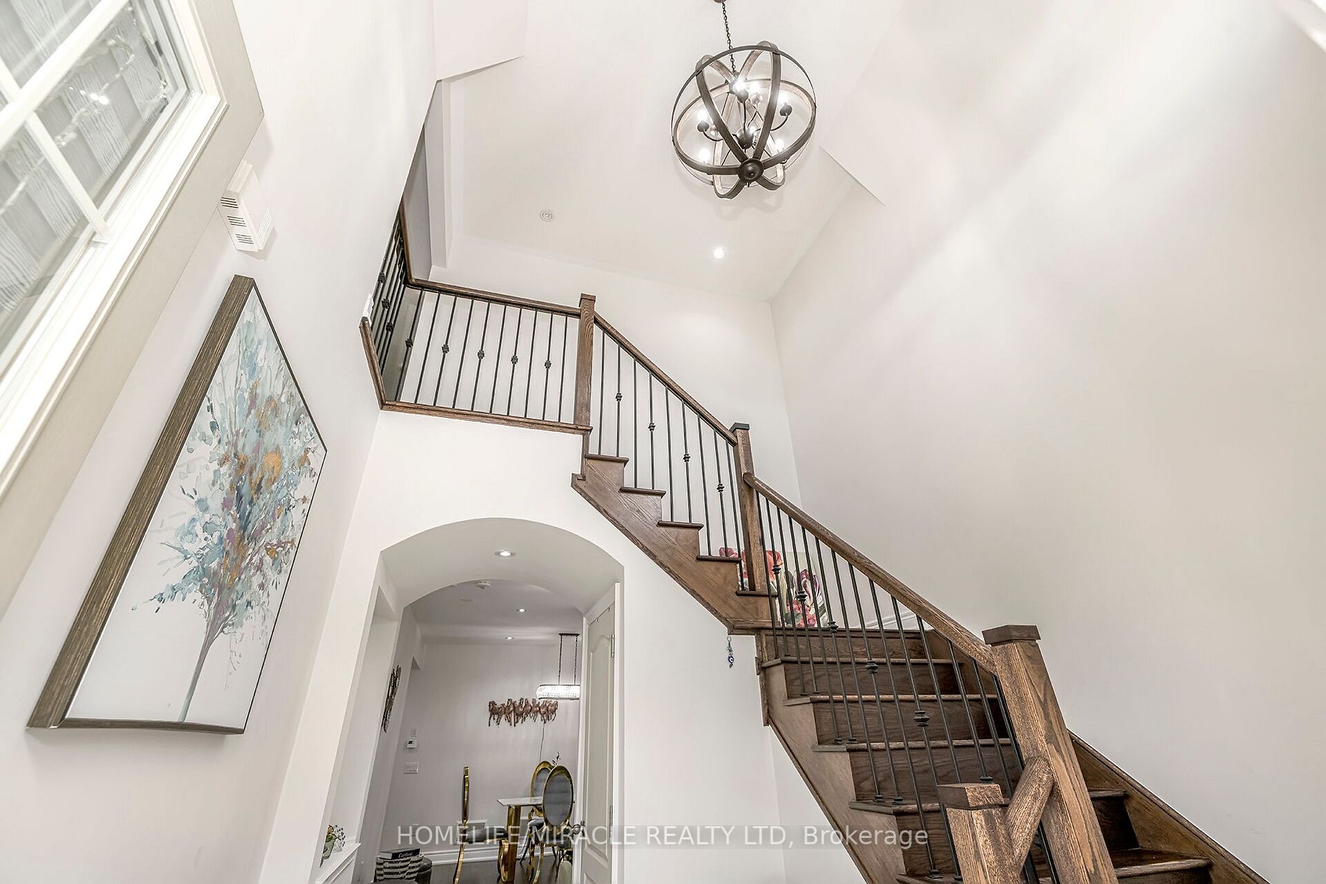 29 Sinatra St