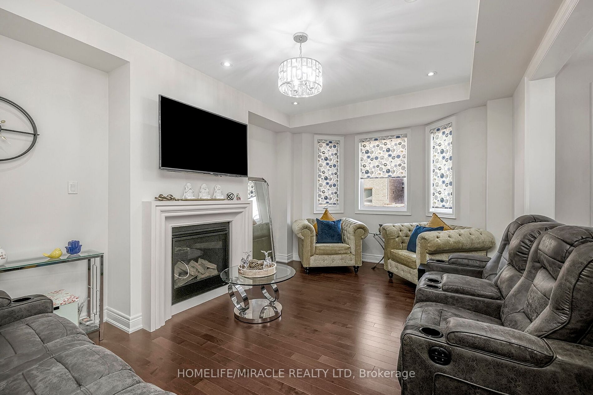 29 Sinatra St