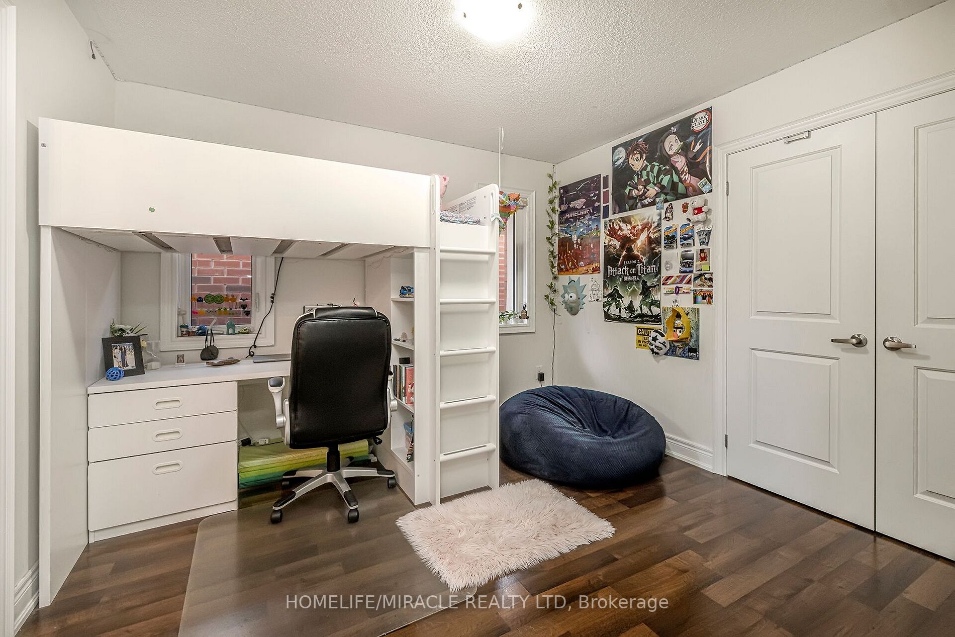 29 Sinatra St
