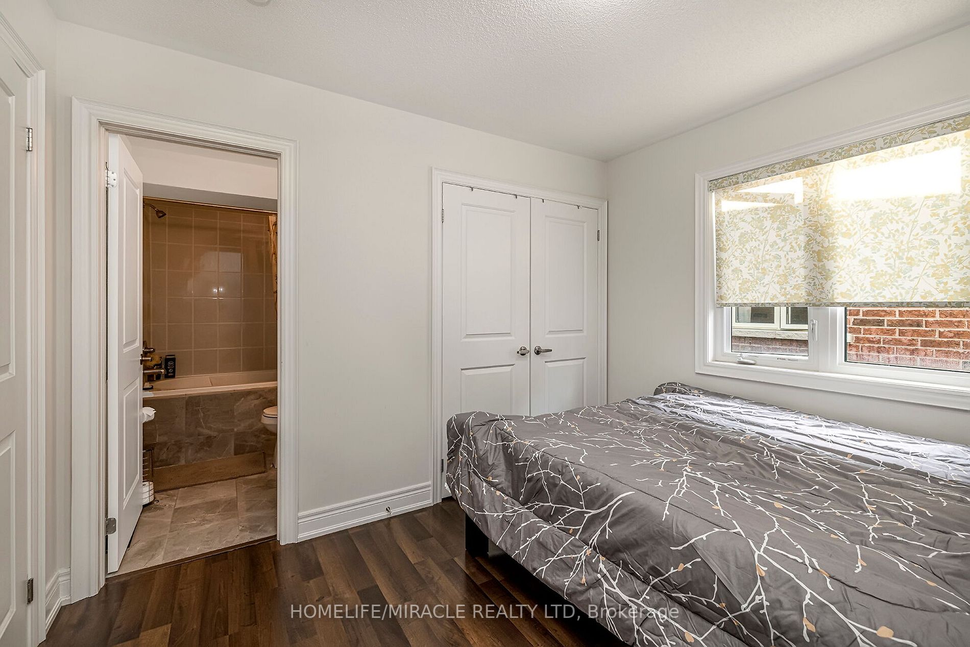 29 Sinatra St