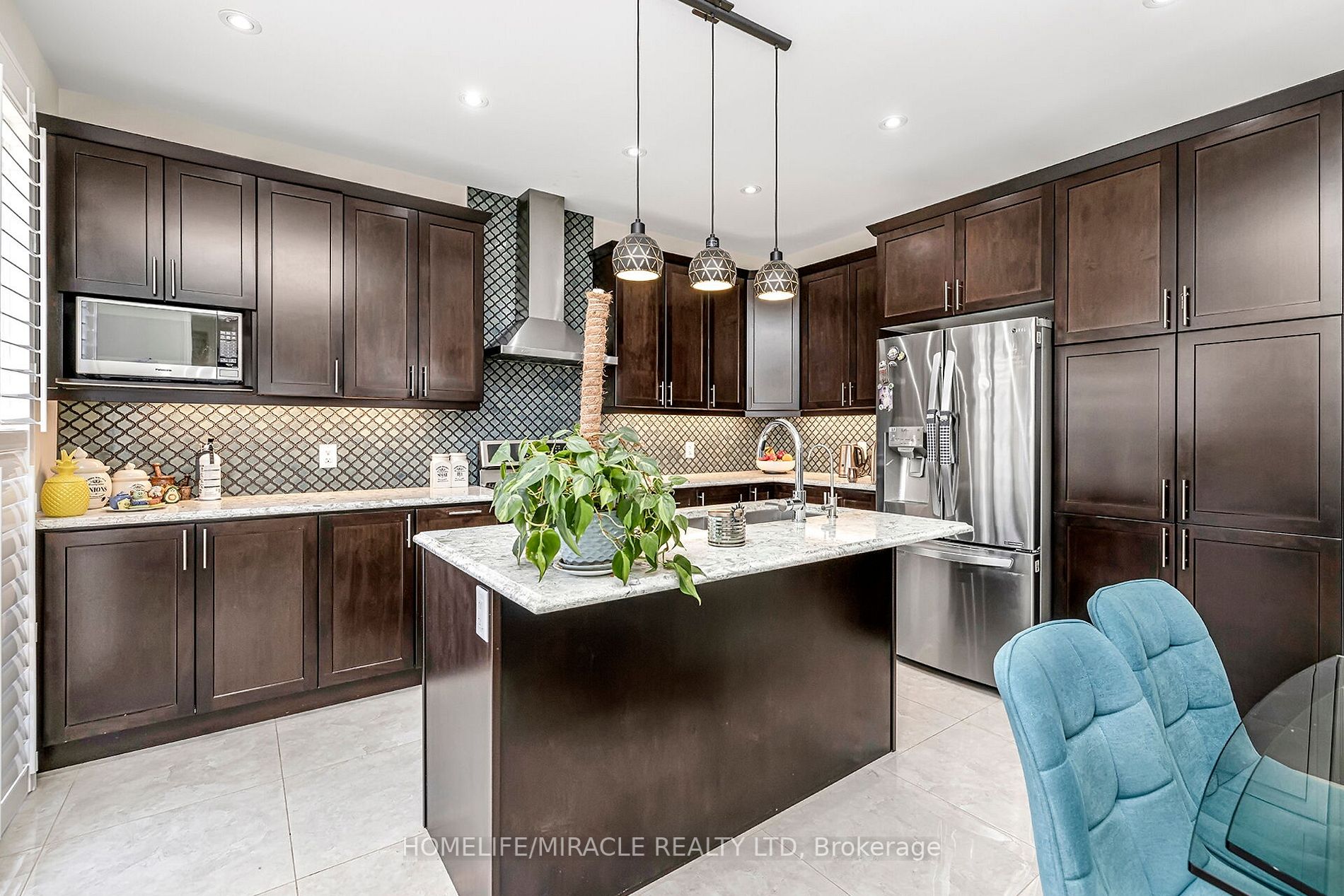 29 Sinatra St