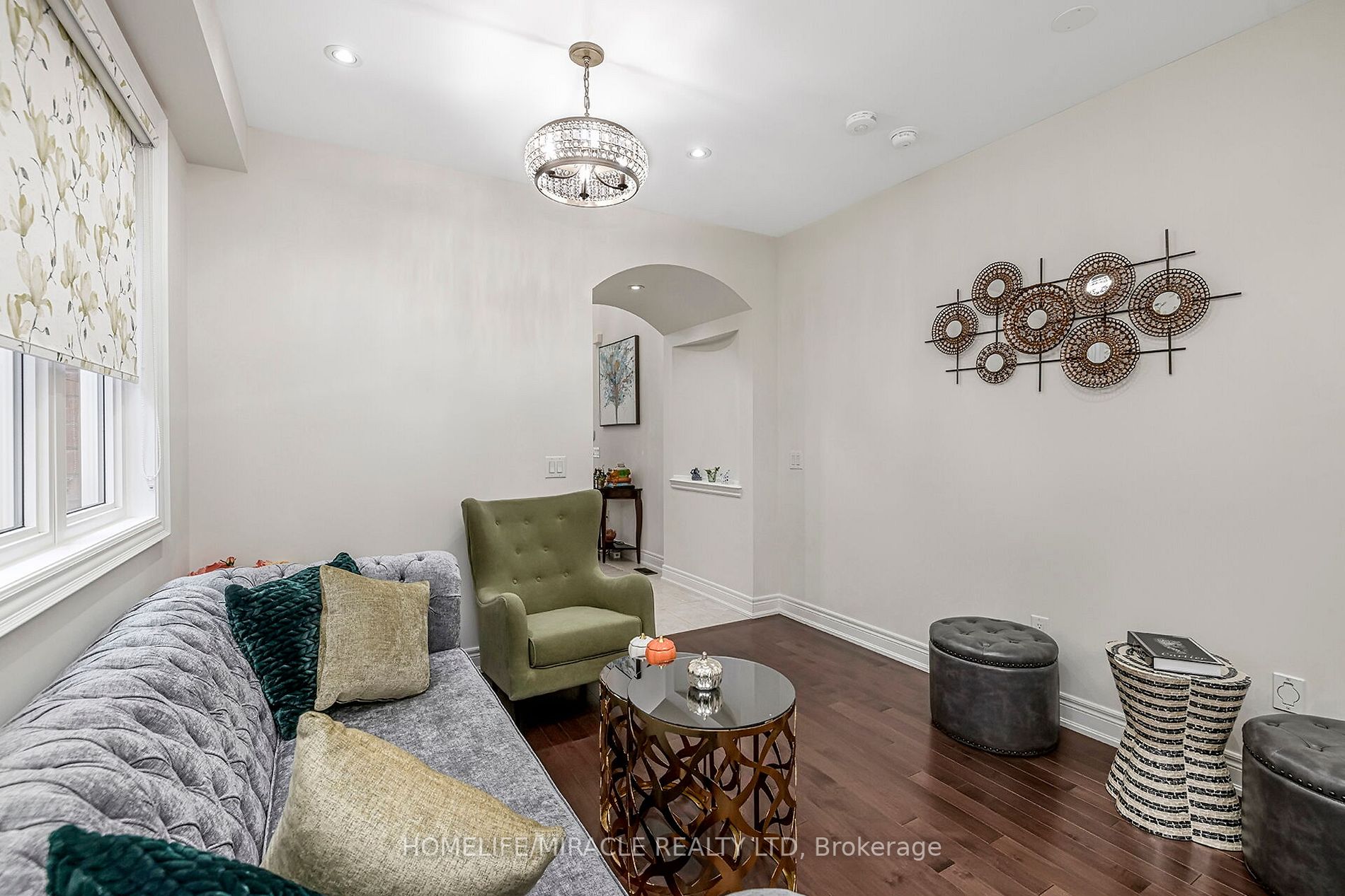 29 Sinatra St