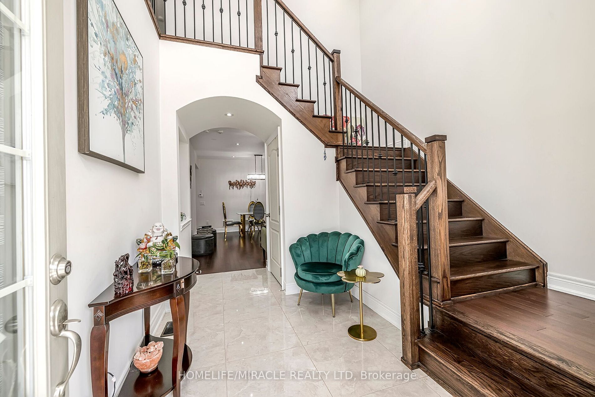 29 Sinatra St