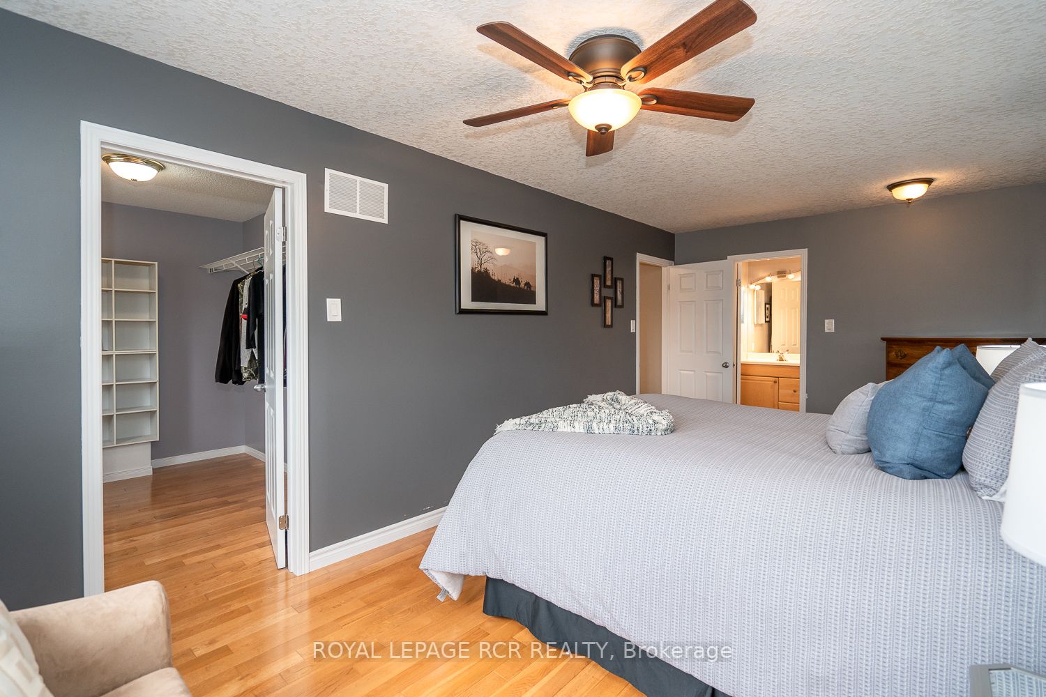 203 Walsh Cres
