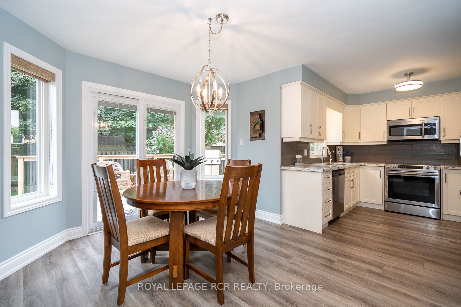 203 Walsh Cres
