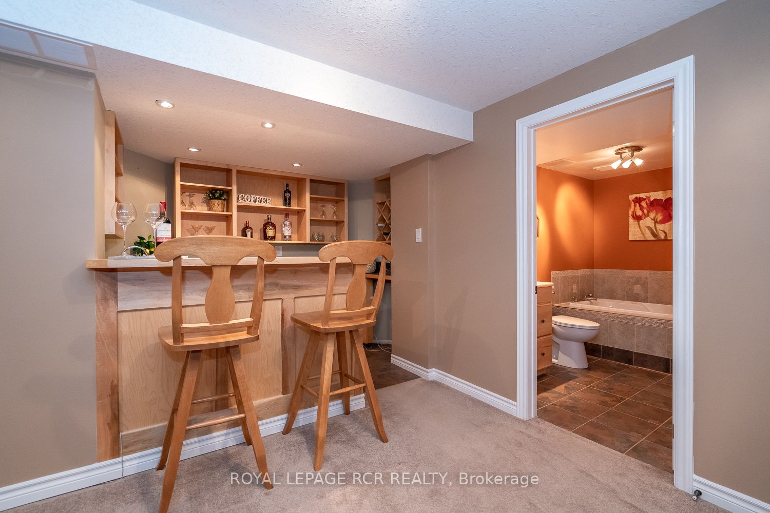 203 Walsh Cres