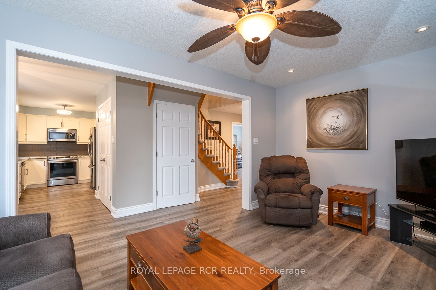 203 Walsh Cres