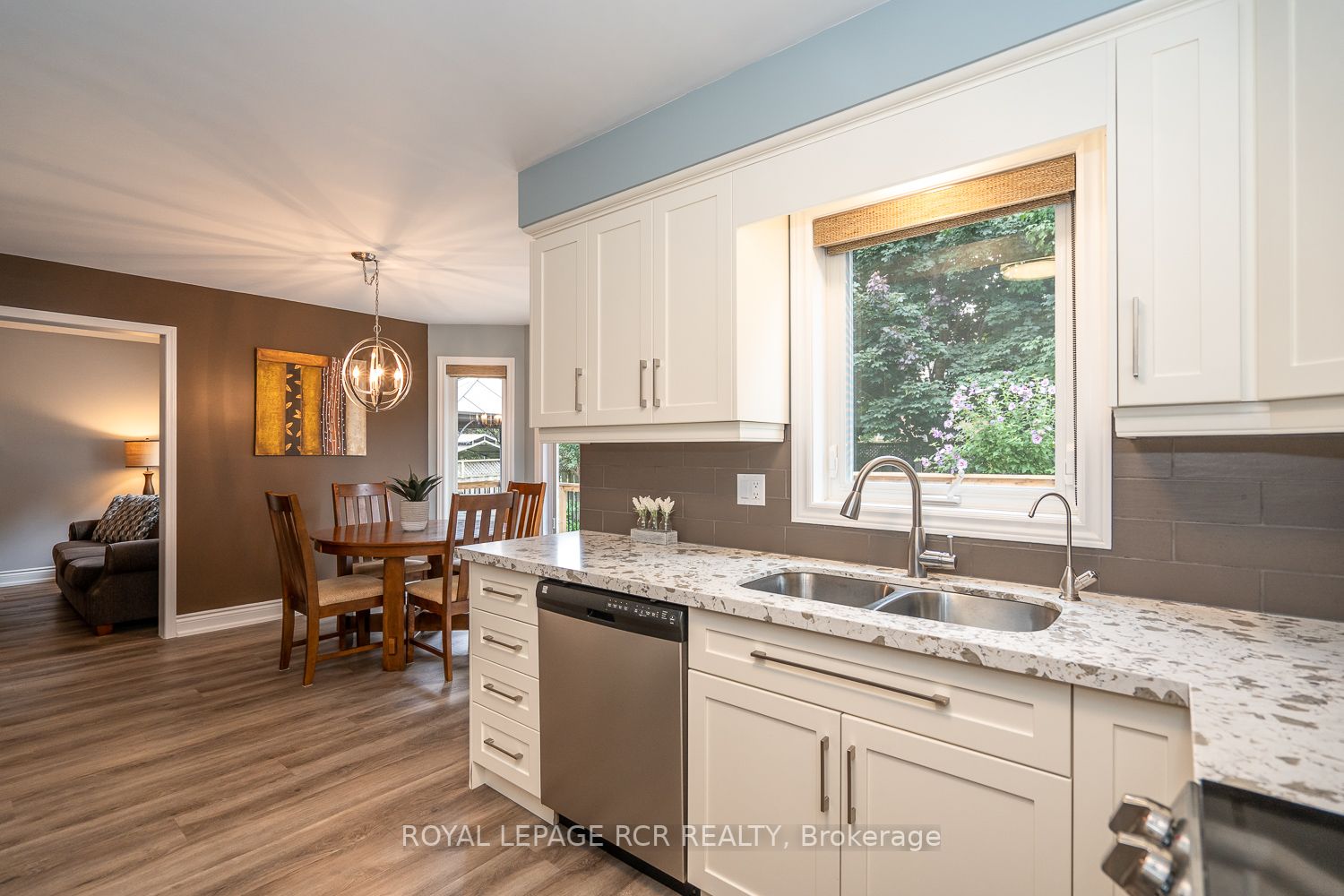 203 Walsh Cres