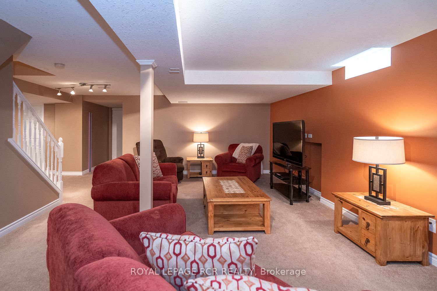 203 Walsh Cres