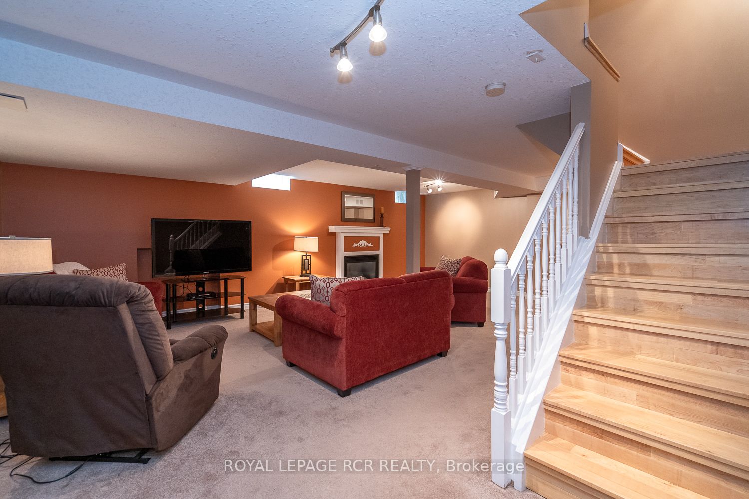 203 Walsh Cres