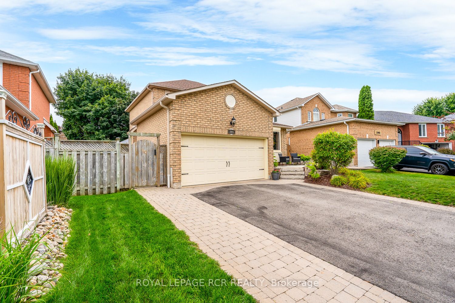 203 Walsh Cres