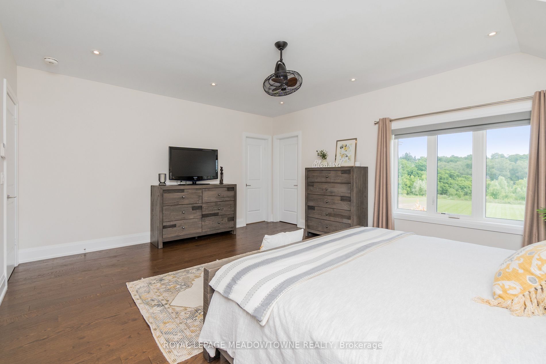 37 West Branch Dr