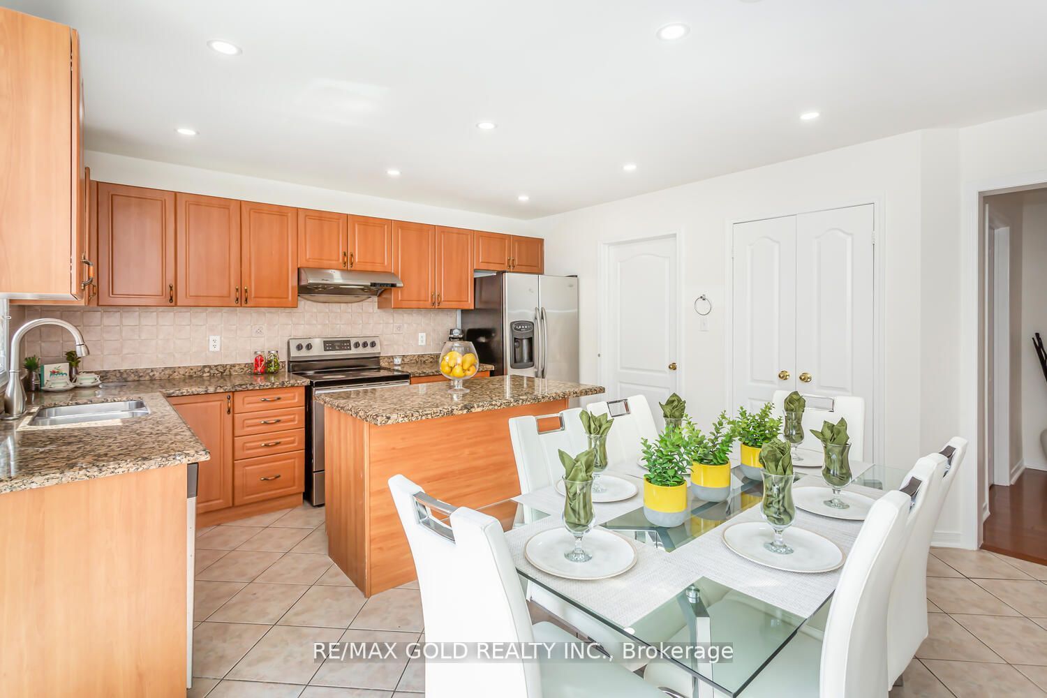 55 Cobblehill Cres