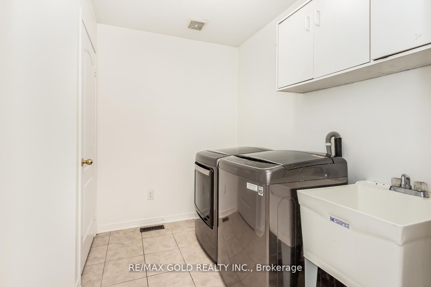 55 Cobblehill Cres