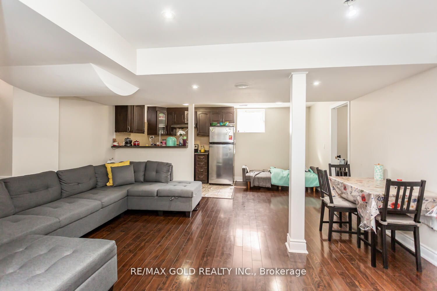 55 Cobblehill Cres
