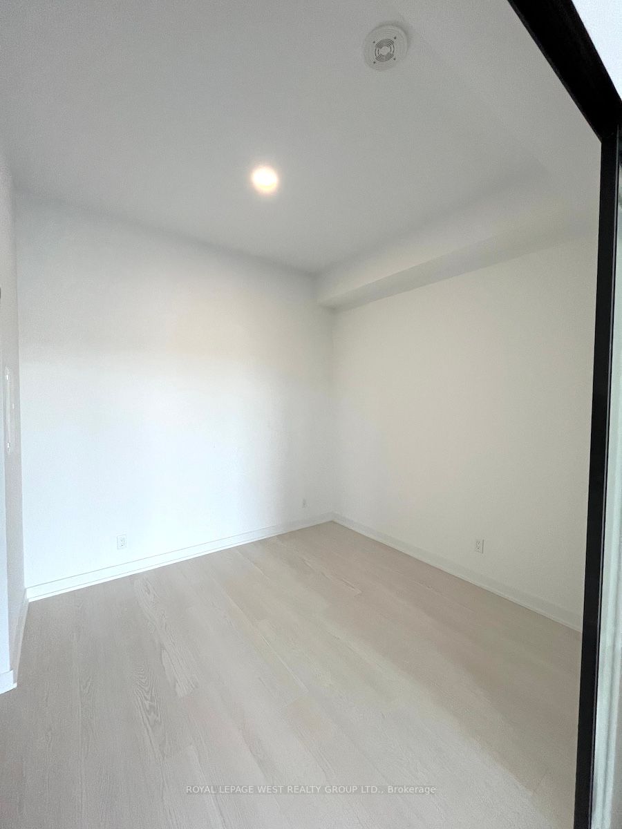 57 Brock Ave, #508