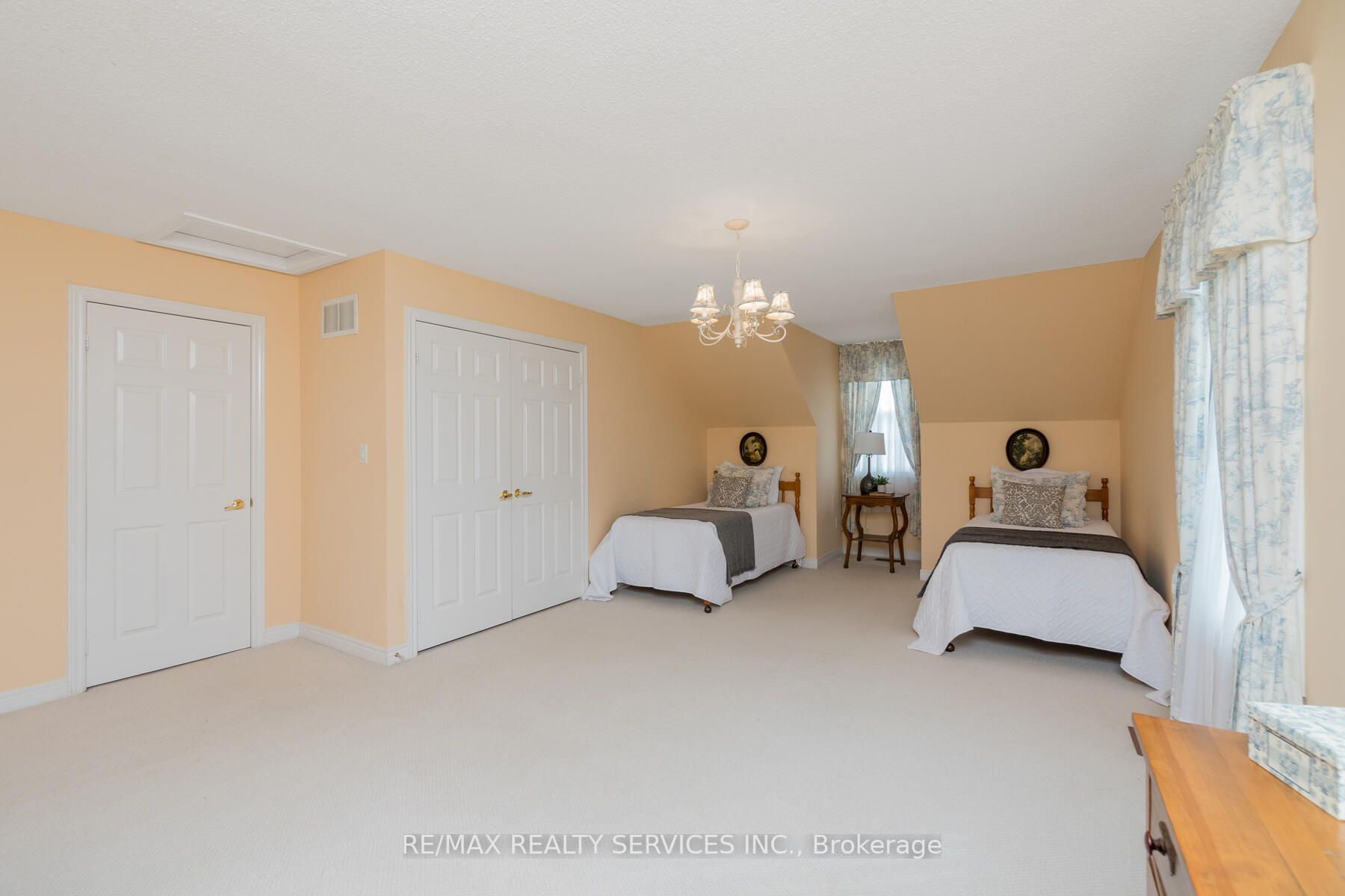 10 North Riverdale Dr