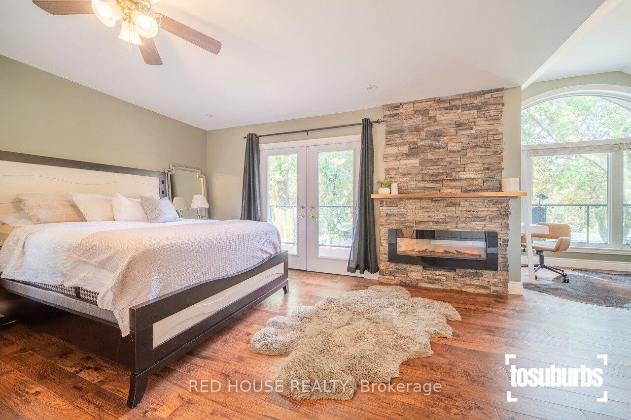3256 Cindy Cres
