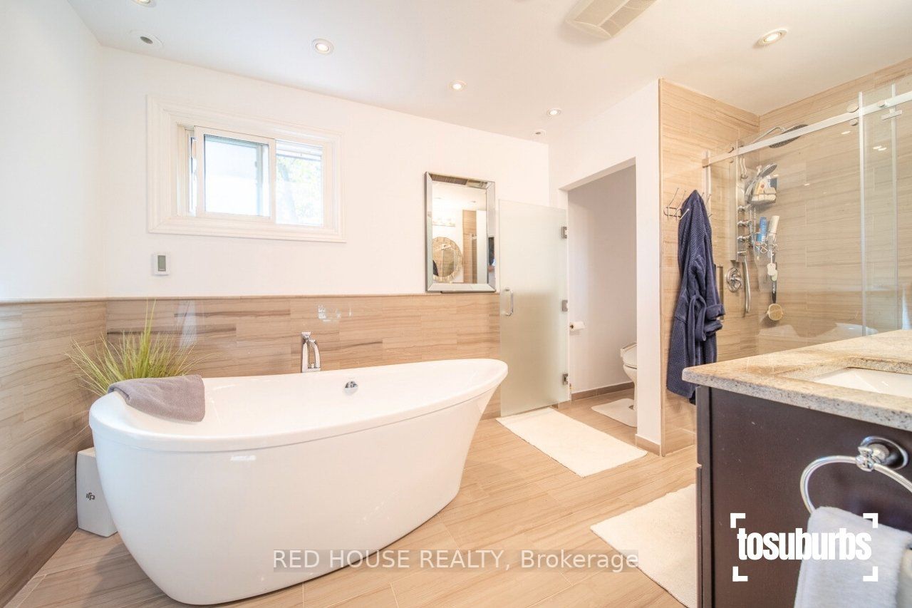 3256 Cindy Cres