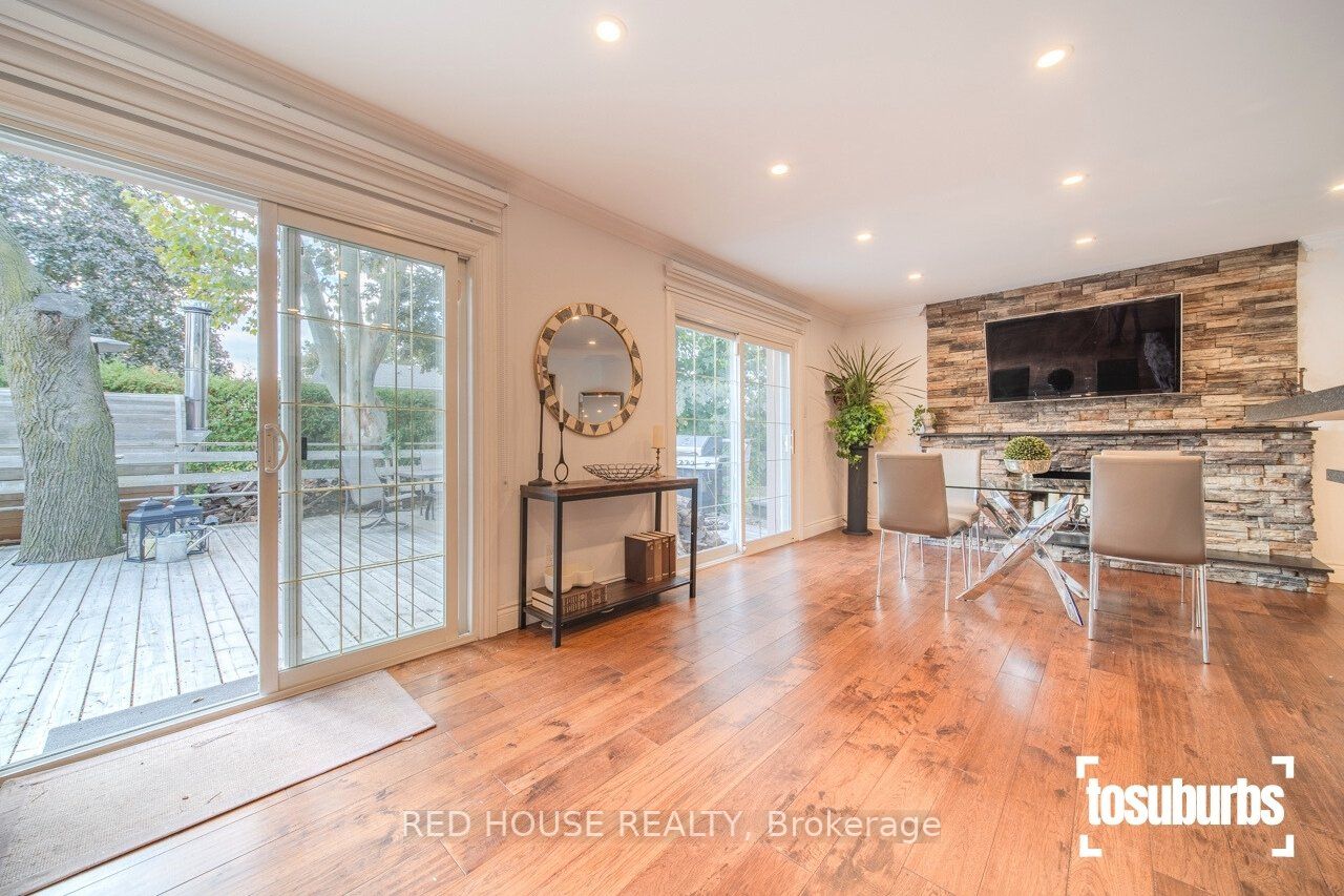 3256 Cindy Cres