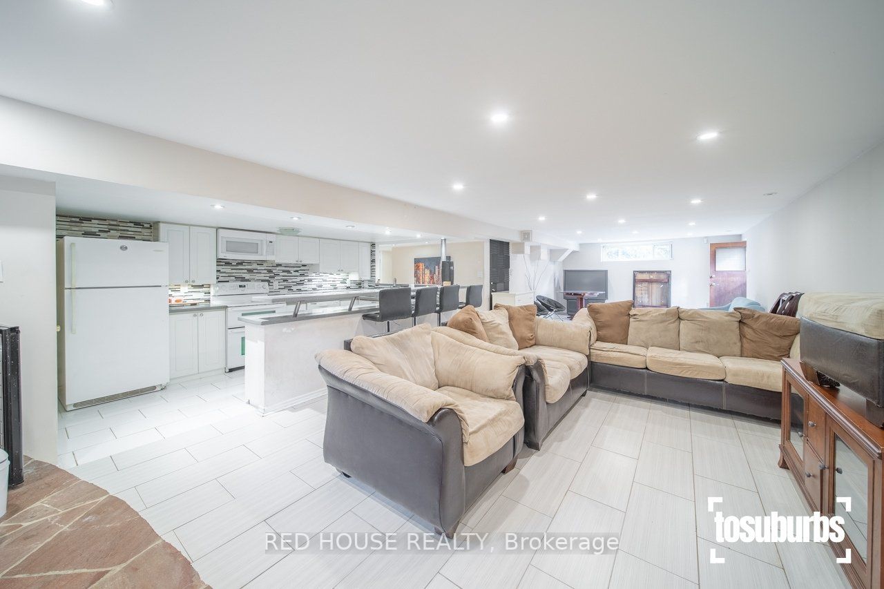 3256 Cindy Cres